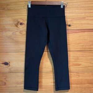 Lululemon Black Cropped Mid Rise Workout Activewear Leggings 2